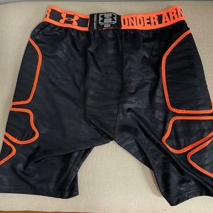 Under Armour Yourh large fitted padded shorts. Perfect under and uniform. EUC